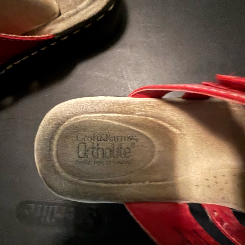 Kohl's Red and Tan Strappy Sandals - Picture 8 of 8
